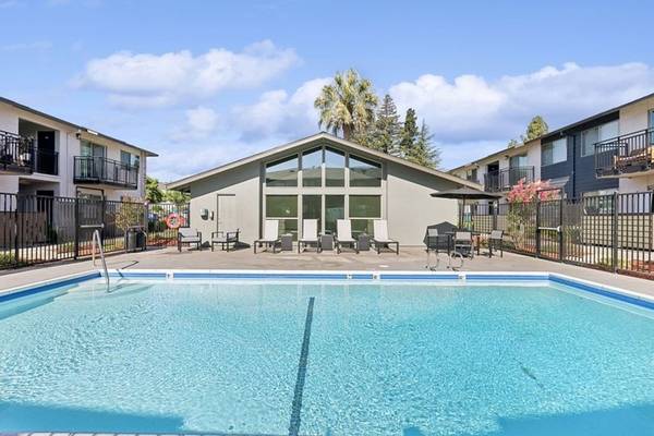 2BR/1BA Apartment · Fairfield photo 2