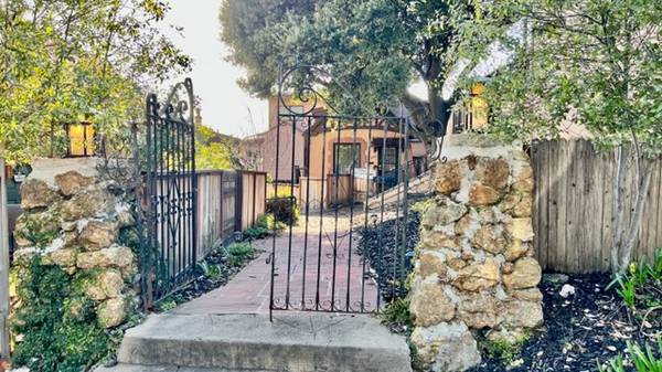 1BR/1BA Single Family House on Spruce · Berkeley photo 2