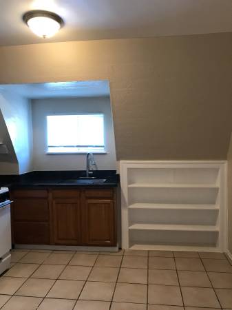 2BR/1BA Duplex on 28th Ave · Oakland photo 3
