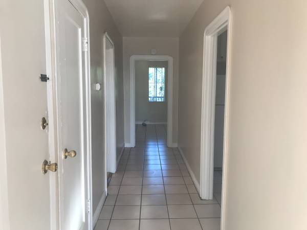 2BR/1BA Duplex on 28th Ave · Oakland photo 5