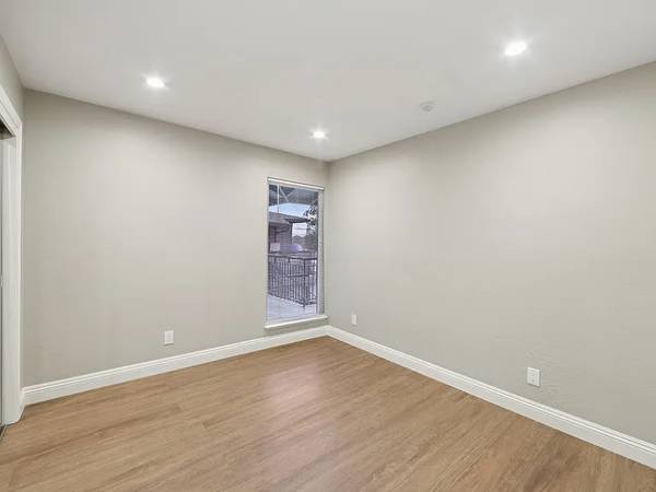 2BR/1BA Apartment on Summerfield Rd · Santa Rosa photo 3