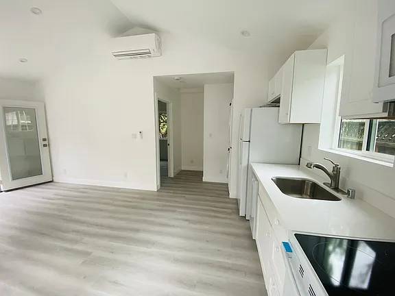 1BR/1BA Apartment · Mountain View photo 4