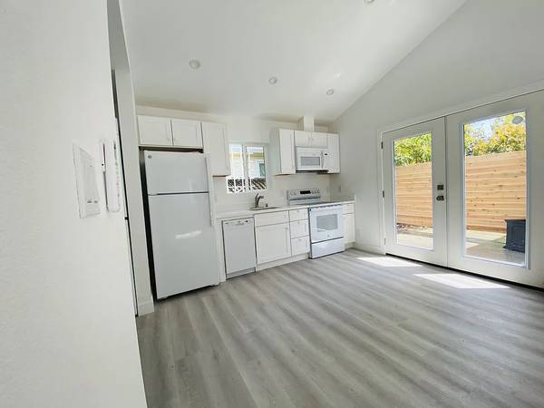 1BR/1BA Apartment · Mountain View photo 5