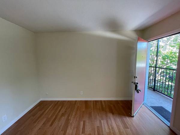 1BR/1BA Apartment · Mountain View photo 3