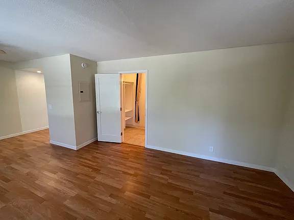 1BR/1BA Apartment · Mountain View photo 5