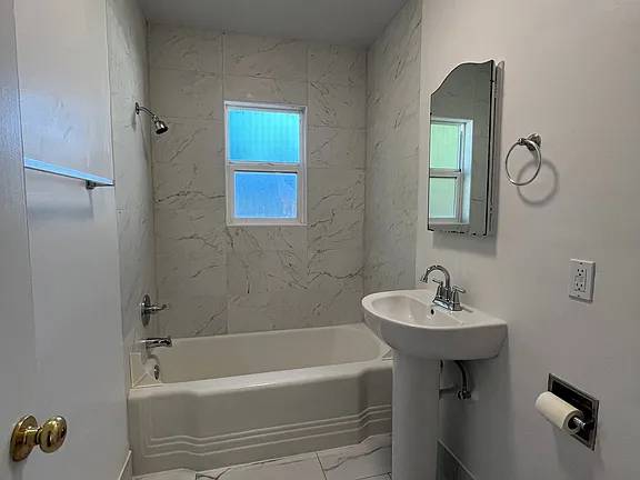 2BR/1BA Apartment · Mountain View photo 3