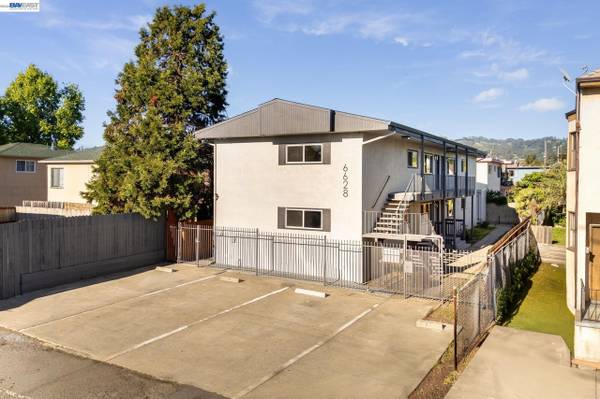 3BR/1BA Apartment · Emeryville photo 3