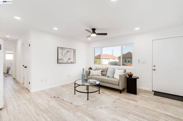 3BR/1BA Apartment · Emeryville photo 2
