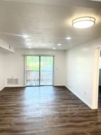 Beautiful Remodeled 3 Bedroom Townhome photo 4