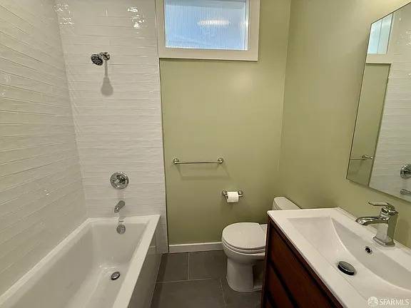 2BR/1BA Single Family House on Country Club Dr · San Francisco photo 5