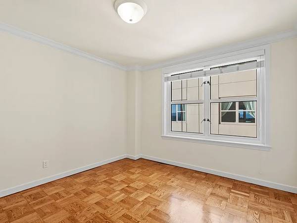 1665 Chestnut Street *** photo 2