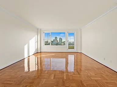 1665 Chestnut Street *** photo 3