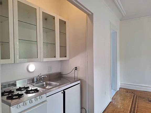 1BR/1BA Apartment on Remsen St · Brooklyn photo 3