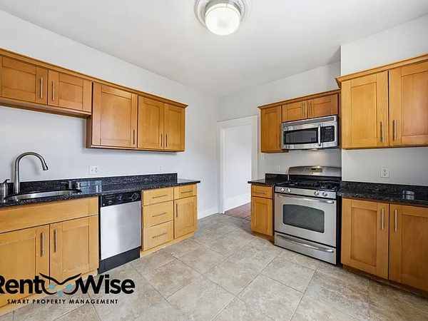 2BR/1BA Apartment · San Francisco photo 3
