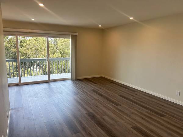 Sara Vale Apartments photo 3