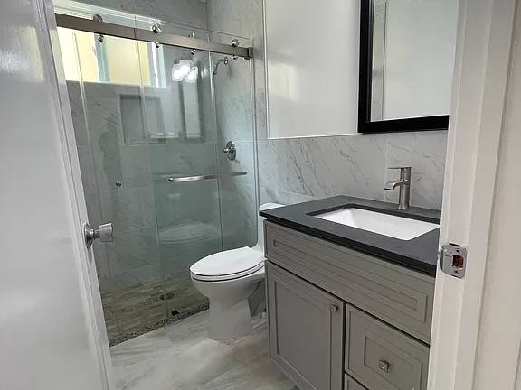 2BR/2BA Apartment · Daly City photo 5
