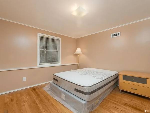 2BR/1BA Single Family House on De Haro St · San Francisco photo 4