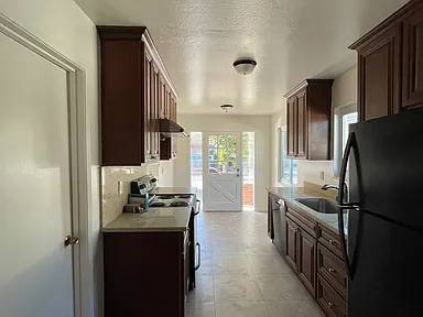 2BR/1BA Duplex on Haven Ave · Menlo Park photo 2