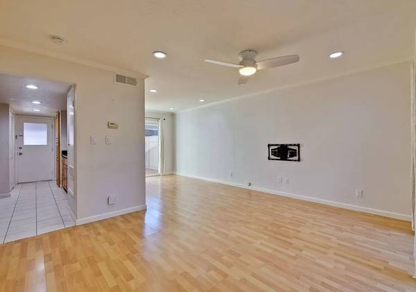 21099 Red Fir Ct photo 4