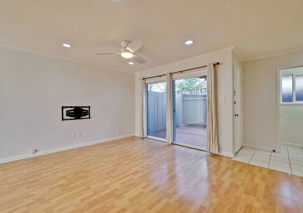 21099 Red Fir Ct photo 5