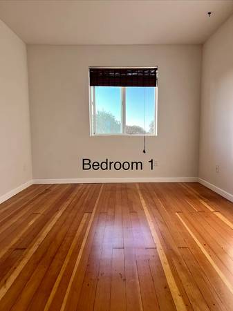 Emerald Bay Apartments photo 2