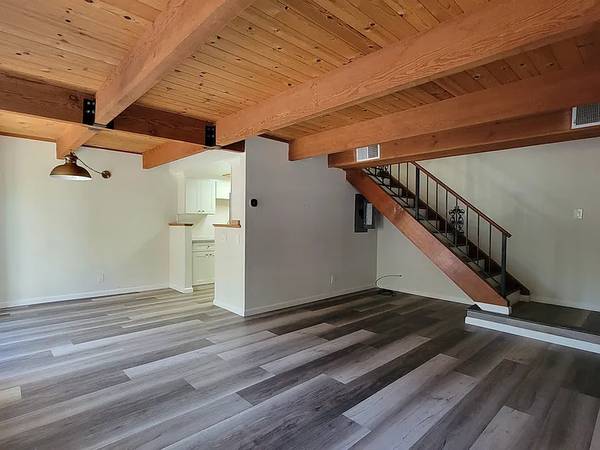 2BR/1BA Apartment on Mission Dr · Pleasanton photo 2