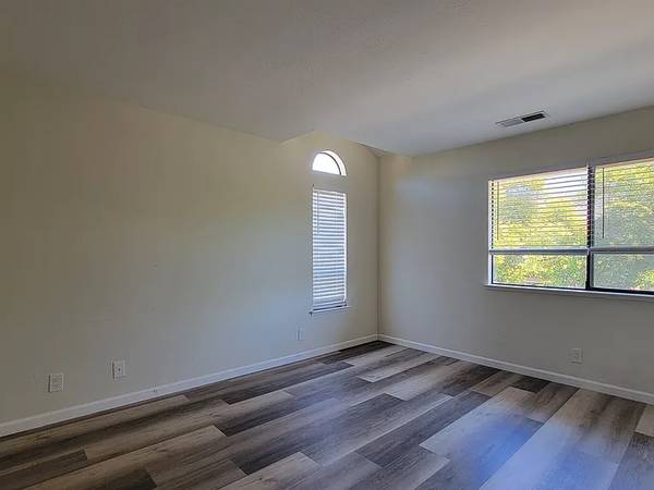 2BR/1BA Apartment on Mission Dr · Pleasanton photo 5