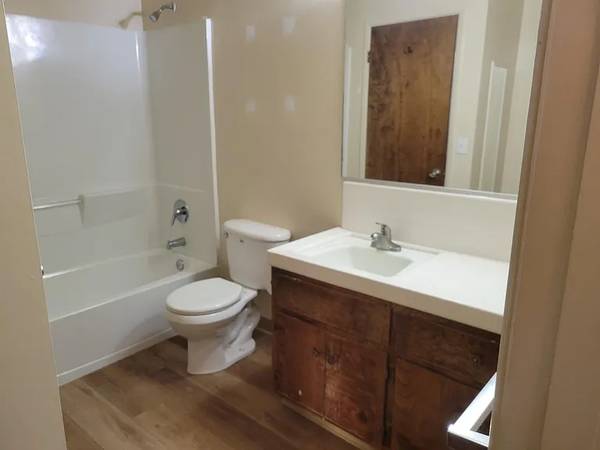 2BR/1BA Single Family House on Nash Rd · Hollister photo 4