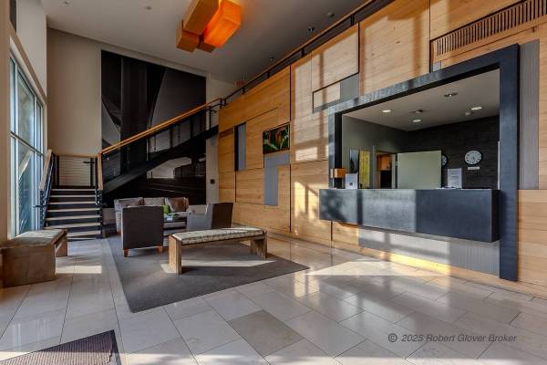 2BR/2BA Loft · Oakland photo 3
