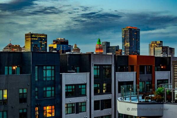 2BR/2BA Loft · Oakland photo 5