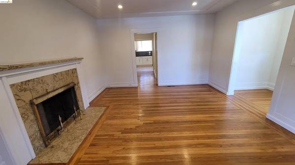 3BR/2BA Single Family House on 12th Ave · Oakland photo 4