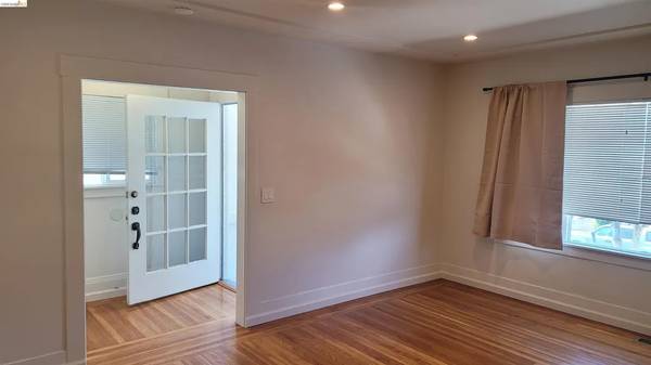 3BR/2BA Single Family House on 12th Ave · Oakland photo 5