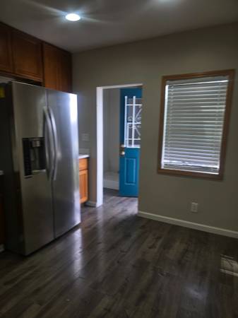 3BR/1BA Apartment on Church St · Oakland photo 2
