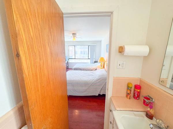 1BR/1BA Apartment · East Elmhurst photo 2