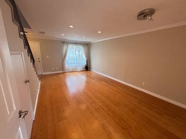 1BR/1BA Apartment · Elmont photo 2