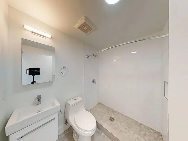 1BR/1BA Apartment · New York photo 4