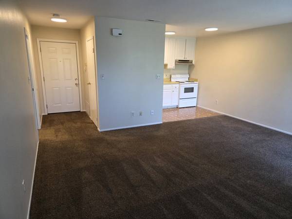 1BR/1BA Apartment · Redwood City photo 2