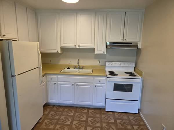 1BR/1BA Apartment · Redwood City photo 3