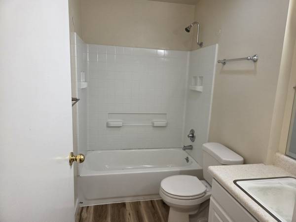 1BR/1BA Apartment · Redwood City photo 4