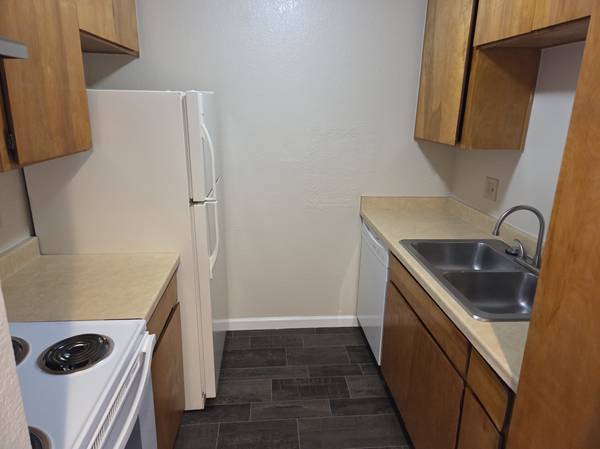 2BR/2BA Apartment · Palo Alto photo 2