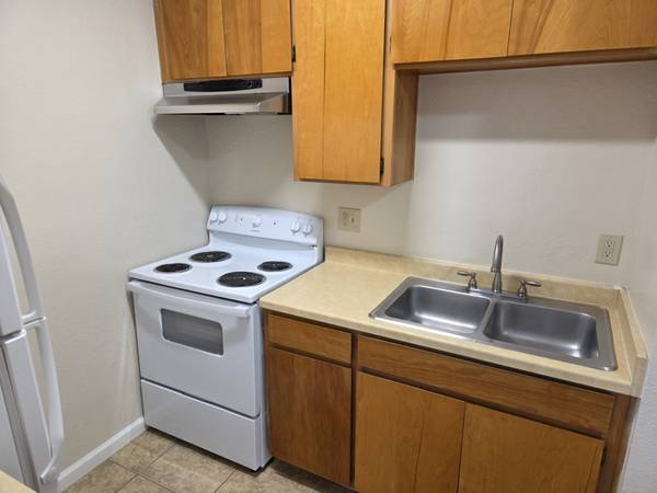 1BR/1BA Apartment · Menlo Park photo 2