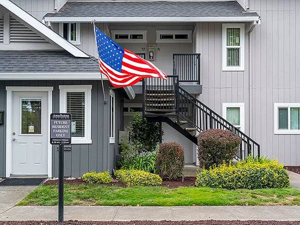 Americana Apartments photo 2