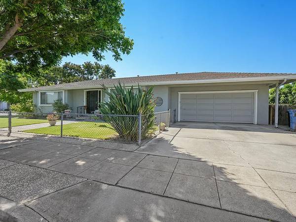 3BR/2BA Single Family House on Reeve St · Santa Clara photo 2