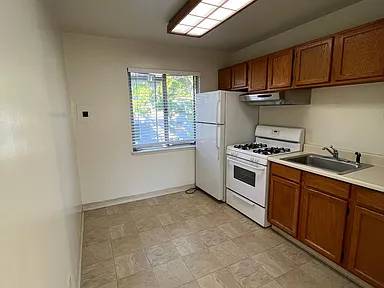 0BR/1BA Apartment on El Camino Way · Palo Alto photo 4