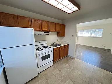 0BR/1BA Apartment on El Camino Way · Palo Alto photo 5