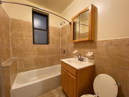1BR/1BA Apartment · Ridgewood photo 5