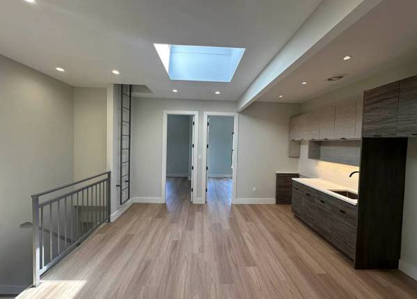 2BR/1BA Apartment · Elmhurst photo 2