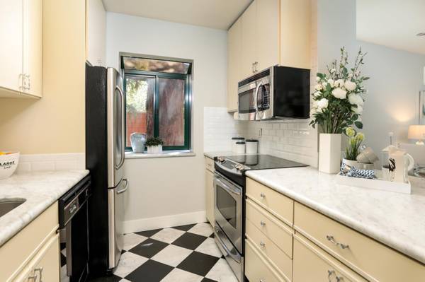 1BR/1BA Condo on El Camino Real Unit C226 · Palo Alto photo 4