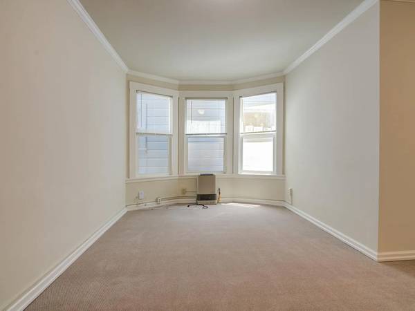 1BR/1BA Apartment · Jackson Heights photo 2
