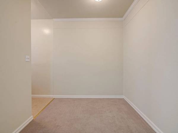 1BR/1BA Apartment · Jackson Heights photo 3